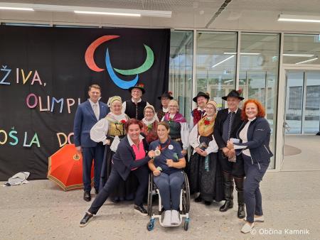 Nepozaben sprejem za bronasto Živo Lavrinc v rodnem Kamniku  (1)